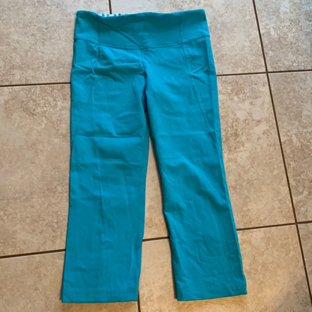 Lululemon capri.